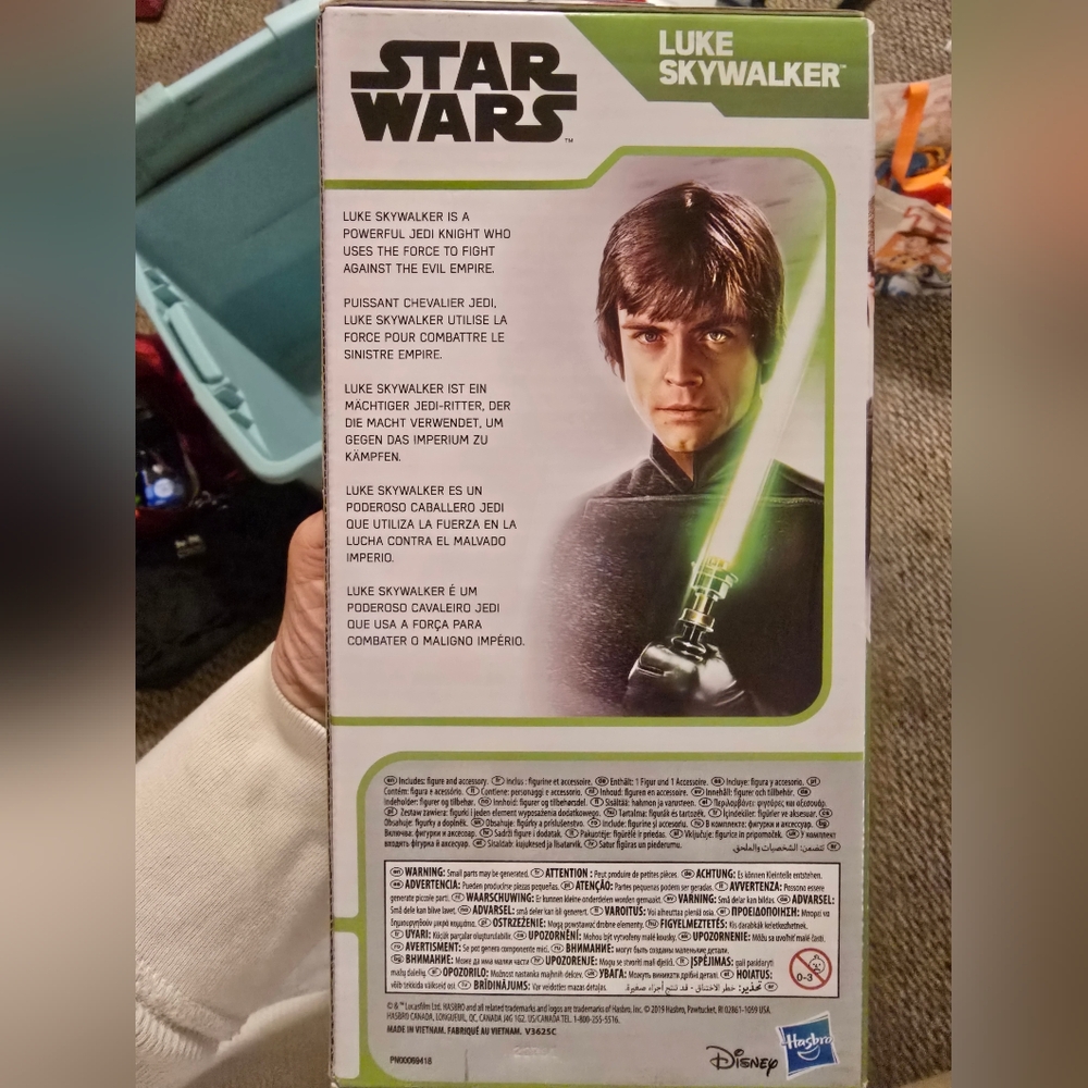 NIB Disney Hasbro Star Wars LUKE SKYWALKER 9" Action Figure - Picture 2 of 2